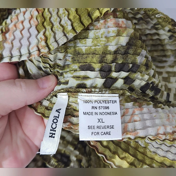 Nicola‎ Womens Crinkle Top Size XL Green Animal Print Scrunch Mobwife 90s Y2K - Picture 4 of 7